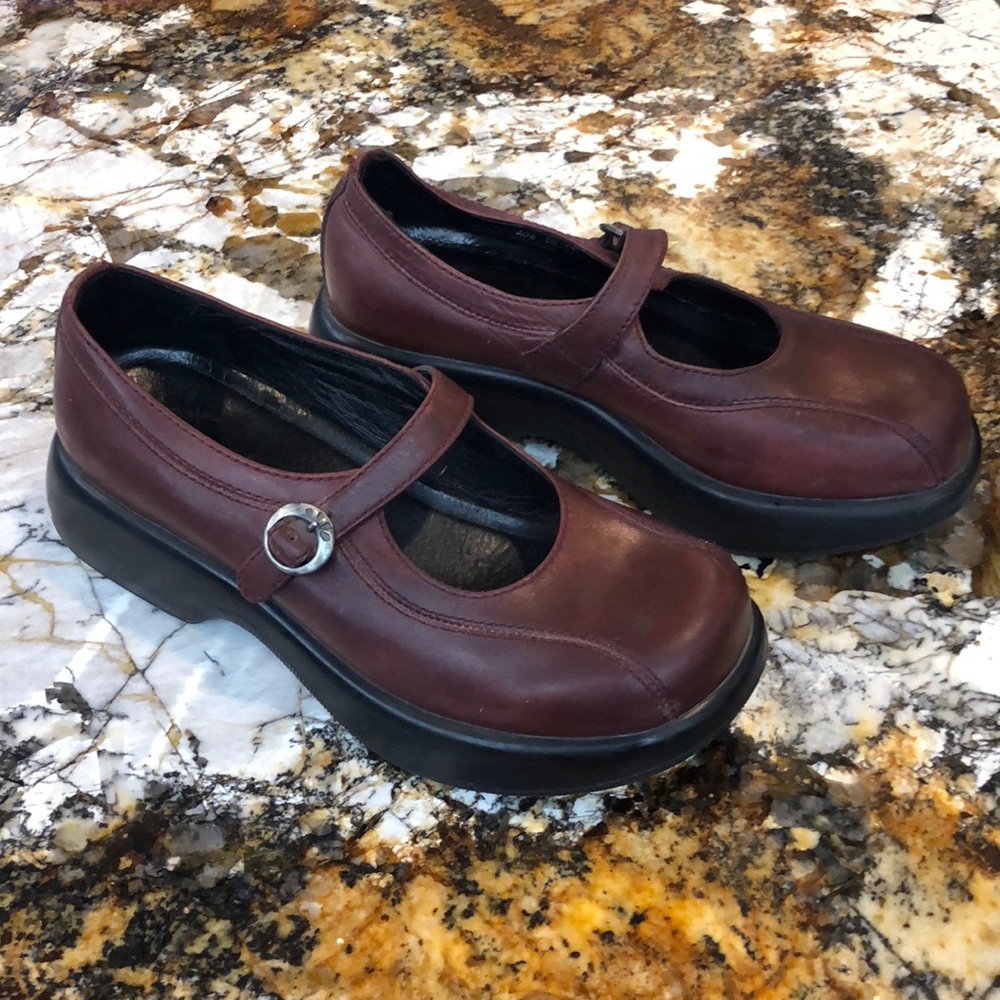 Women’s burgundy Mary Jane Dansko’s